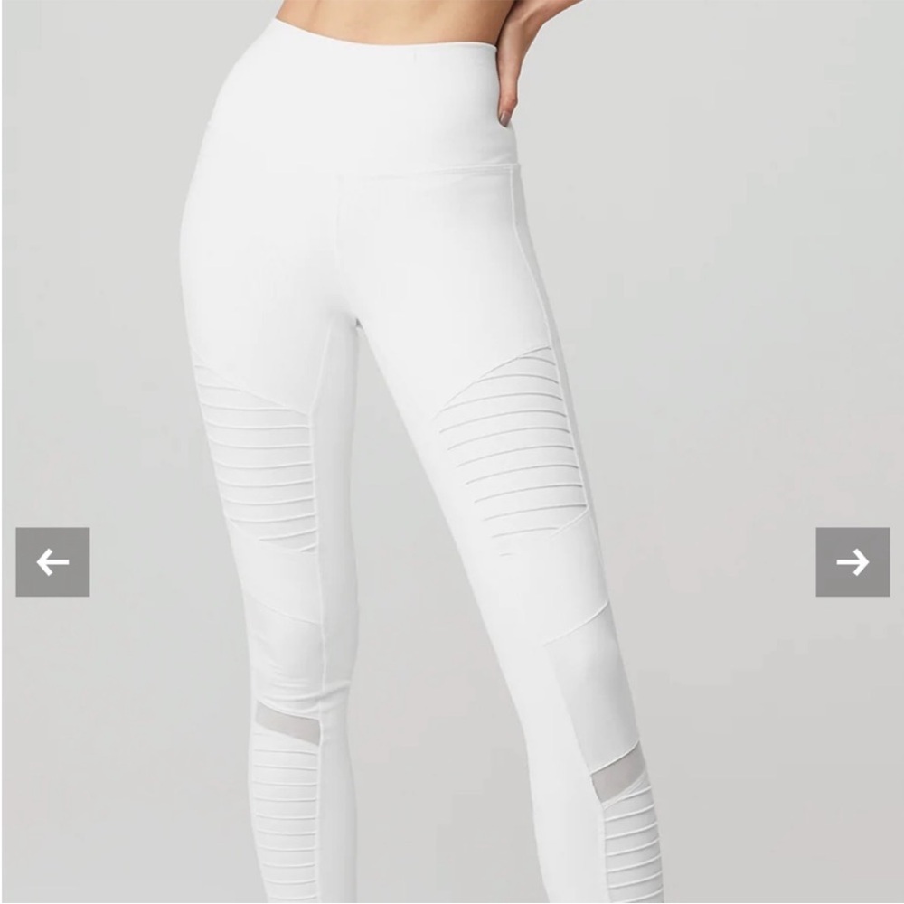 Alo Yoga High-Waist Moto Legging in White. Size XS - Picture 5 of 8
